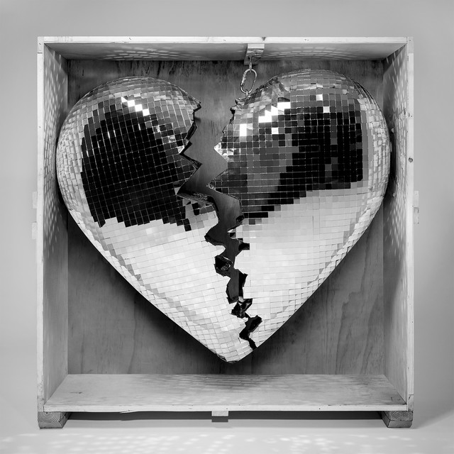 Nothing Breaks Like A Heart マーク・ロンソン、マイリー・サイラス