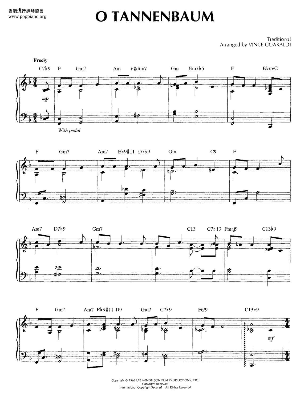 A Charlie Brown Christmas book 35 pages琴譜